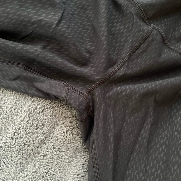 Lululemon Wunder Under size 10 Black Pattern - Picture 3 of 4